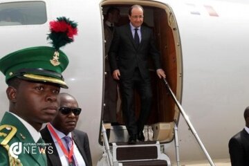 20160518_Hollande_in_Bangui.jpg